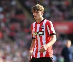 记者：曼联、热刺等4队有意19岁边锋迪布林，但圣徒仍未收到报价